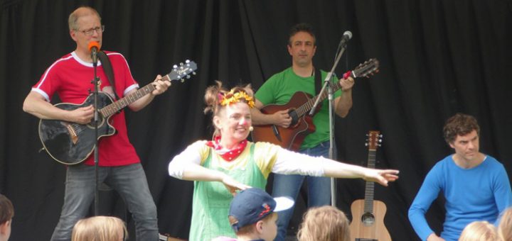 Matthias Meyer-Göllner, Kristian Ruffert und Astrid Hauke alias Lieselotte Quetschkommode auf dem Kindermusikfestival in Wangerooge 2016