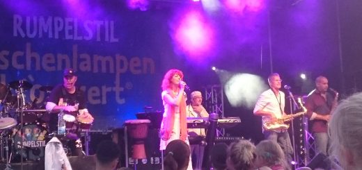 "Rumpelstil" bei ihrem Taschenlampenkonzert in Bonn