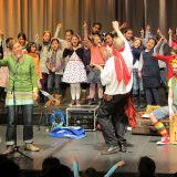 Viel Spaß bei der Gala des Kinderliederfestivals in Mönchengladbach: Doch inwiefern können Kinderlieder die Entwicklung von Kindern beeinflussen?