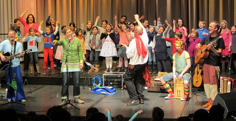 Viel Spaß beim Kinderliederfestival in Mönchengladbach: Doch inwiefern können Kinderlieder die Entwicklung von Kindern beeinflussen?