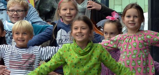 "Wir schreiben Lieder, die Kinder auch singen und verstehen können": Imke Burma über das Projekt "Bremen so frei".