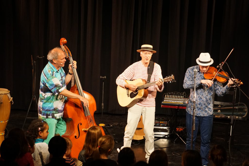 Ganz unterschiedliche Musikertypen: Ferri (Georg Feils), Rolf Grillo und Toni Geiling gemeinsam auf der Bühne