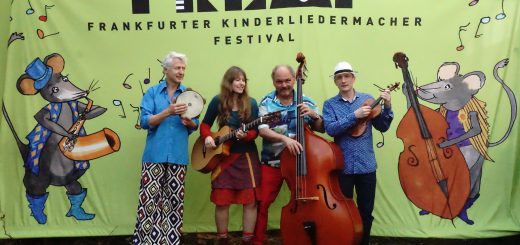 Rolf Grillo, Beate Lambert, Ferri (Georg Feils) und Toni Geiling beim 14. Frankfurter Kinderliedermacherfestival
