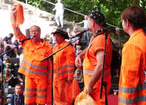 Mit Sonnenschein, über tausend Besuchern und den Müllpiraten wurde das Konzert ein Riesenerlebnis